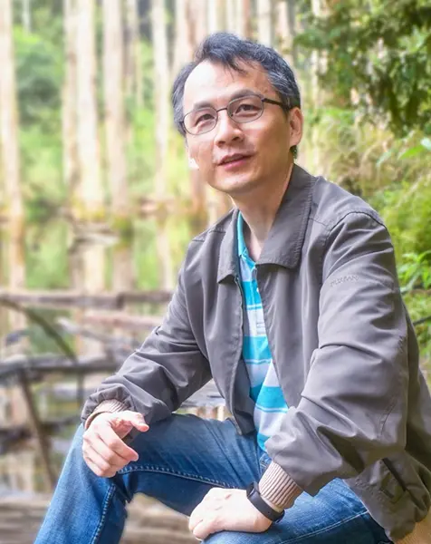 何葉建達老師肖像照片